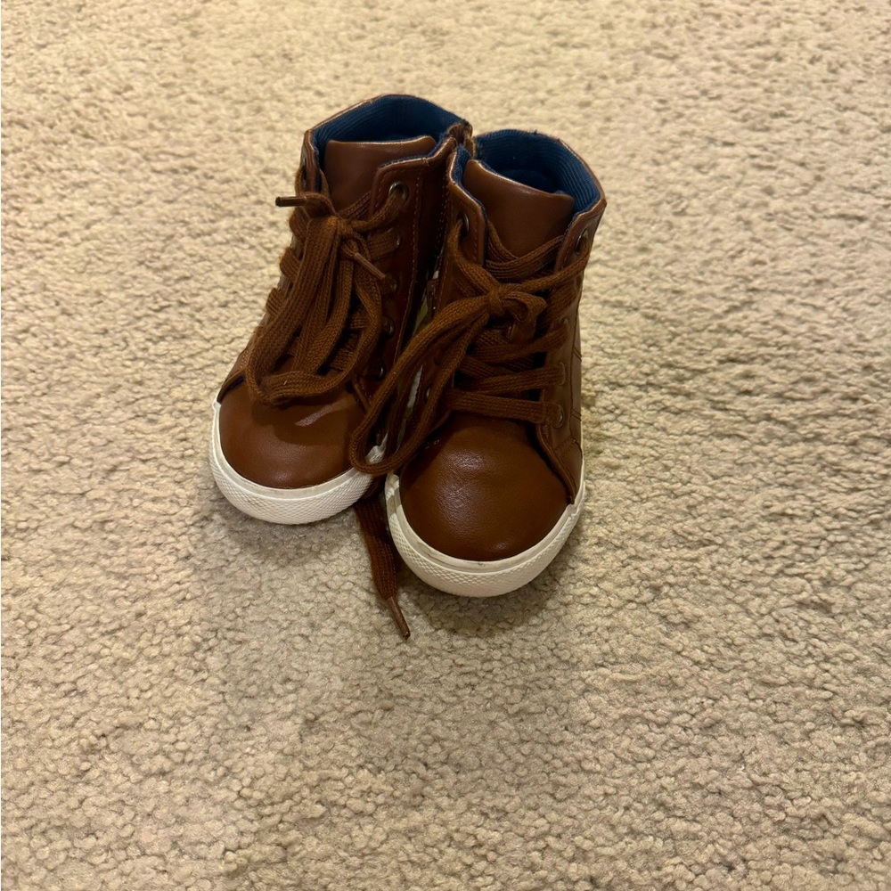 Cat and Jack Toddler boy sneakers in Brown - Size 9 (toddler)